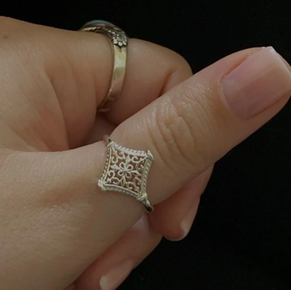 NEW 14k White Gold Plated Cut Out Filigree‎ Hollow Flower Ring, Size 7
